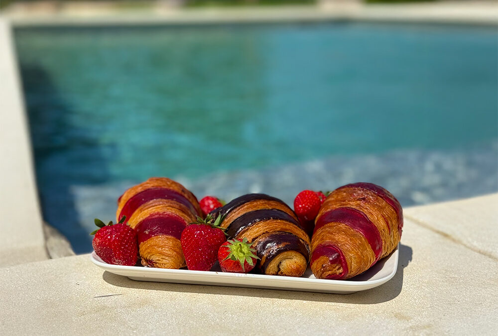 Maison typique à Boulbon avec piscine, jardin méditerranéen et ambiance authentique.